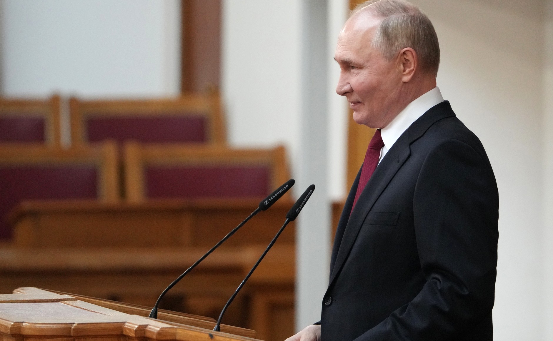Владимир Путин назвал порядочность главным качеством для человека Владимир Путин назвал порядочность главным качеством для человека