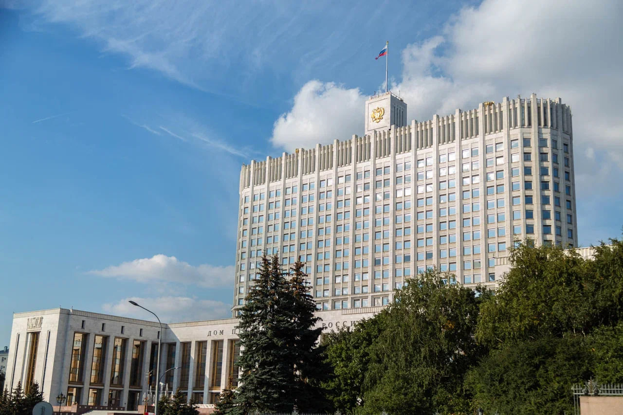 Кабмин РФ сообщил об увеличении выпуска бензина и дизеля в России