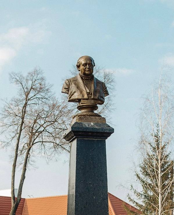 Хинштейн: В Курской области уничтожен памятник актеру Михаилу Щепкину