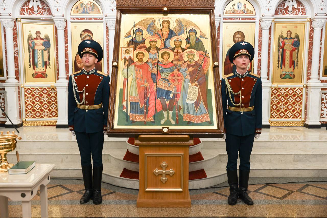 В День спецназа Росгвардии в главный храм передали икону покровителей воинов
