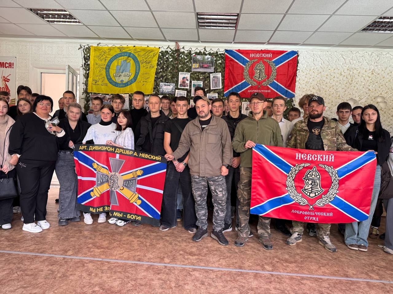 В Липецке студенты встретились с бойцом бригады «Невский»
