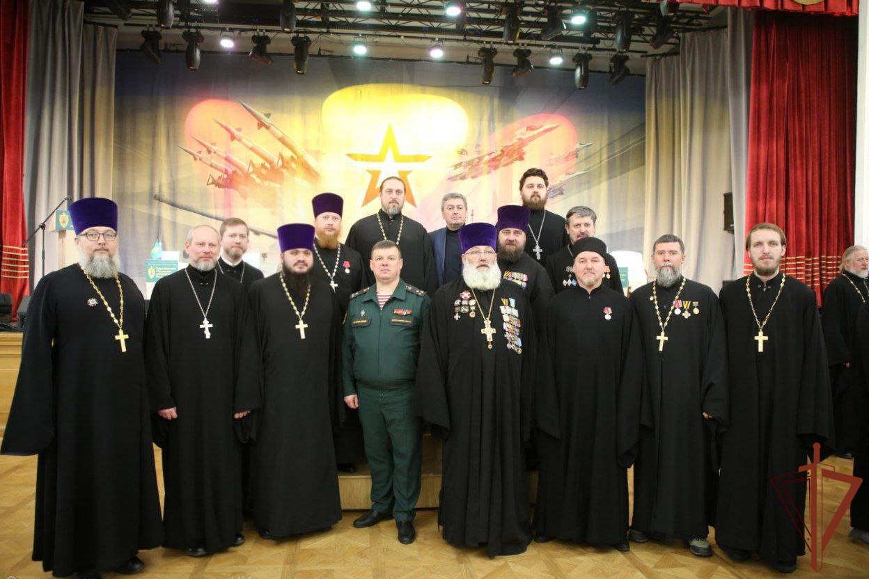 Ведомственные награды Росгвардии вручили представителям военного духовенства