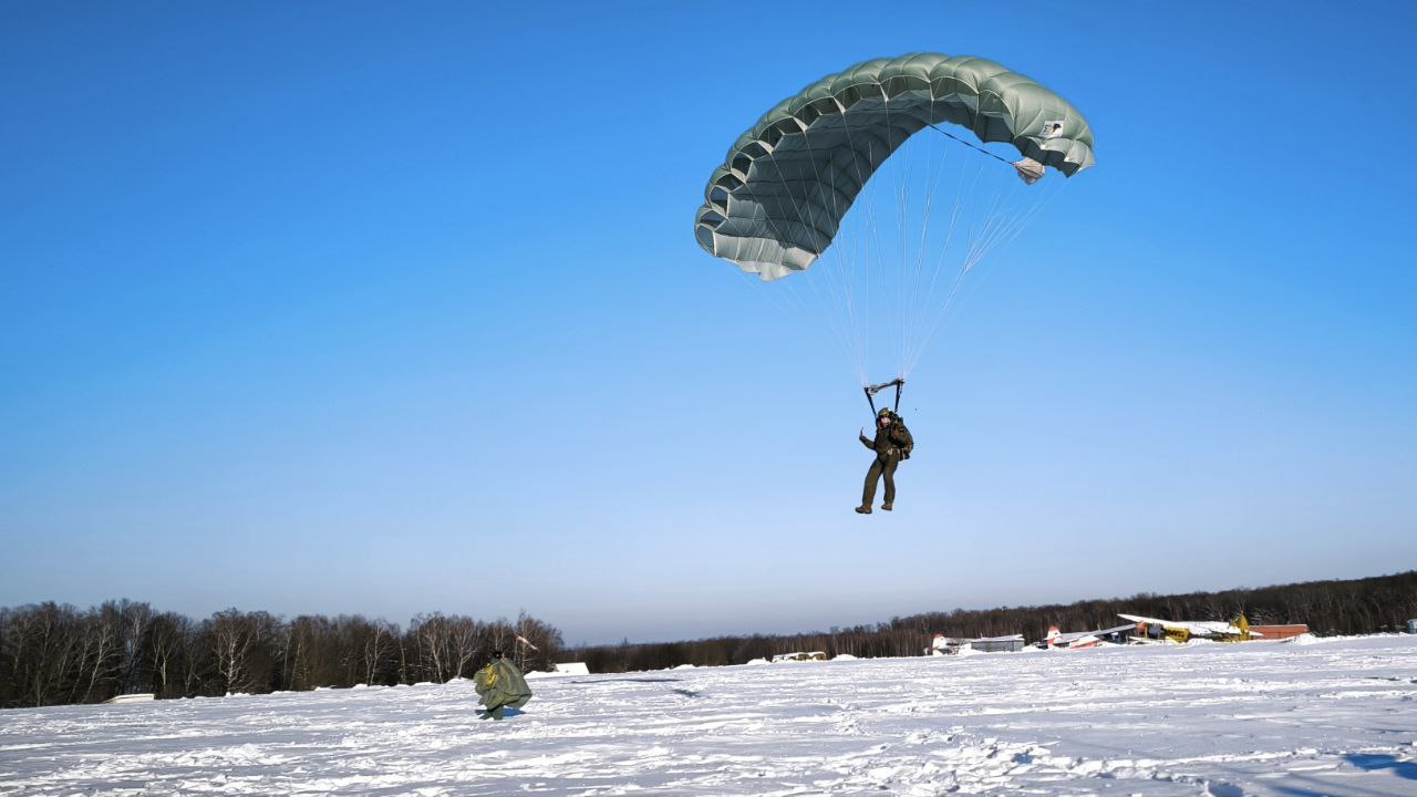 В Росгвардии прошли тренировки спецназа по десантированию