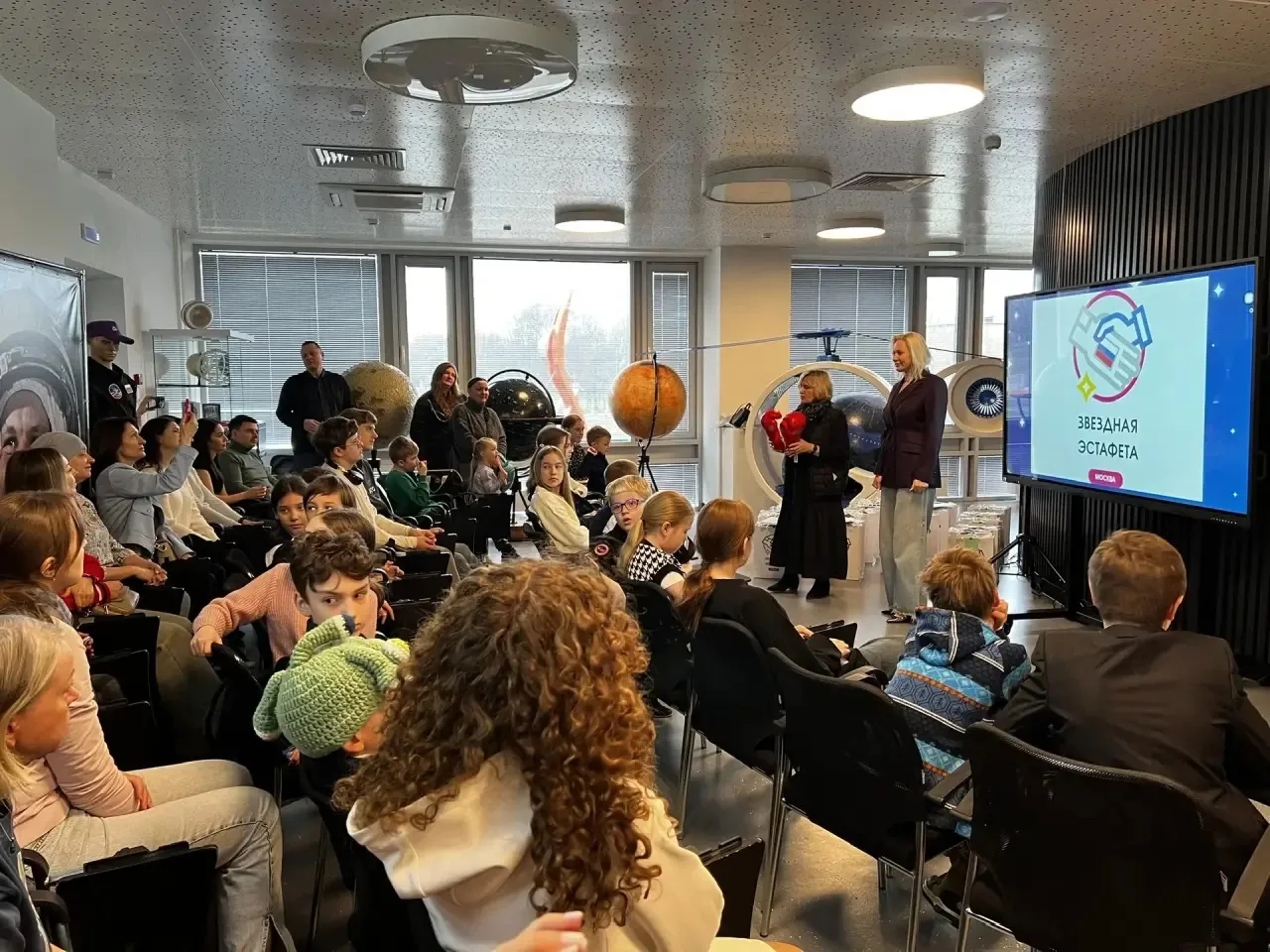 Фестиваль «От Винта!» передал арт-объект Московскому дворцу пионеров в честь 20-летия совместного сотрудничества 