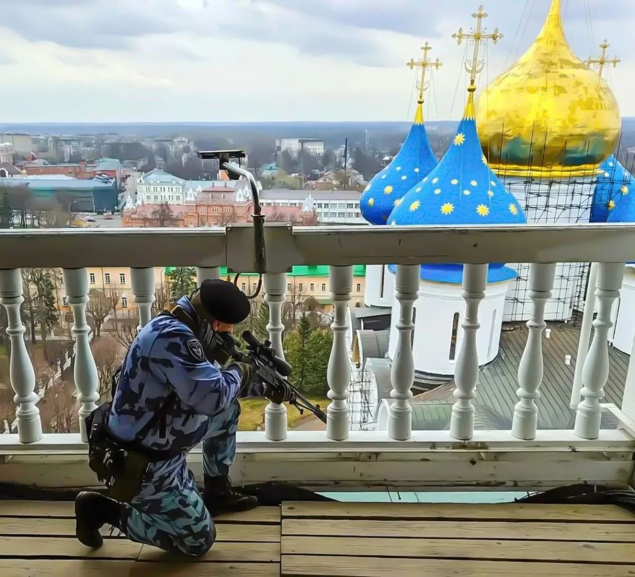 Росгвардейцы обеспечили безопасность праздничного богослужения в Троице-Сергиевой Лавре