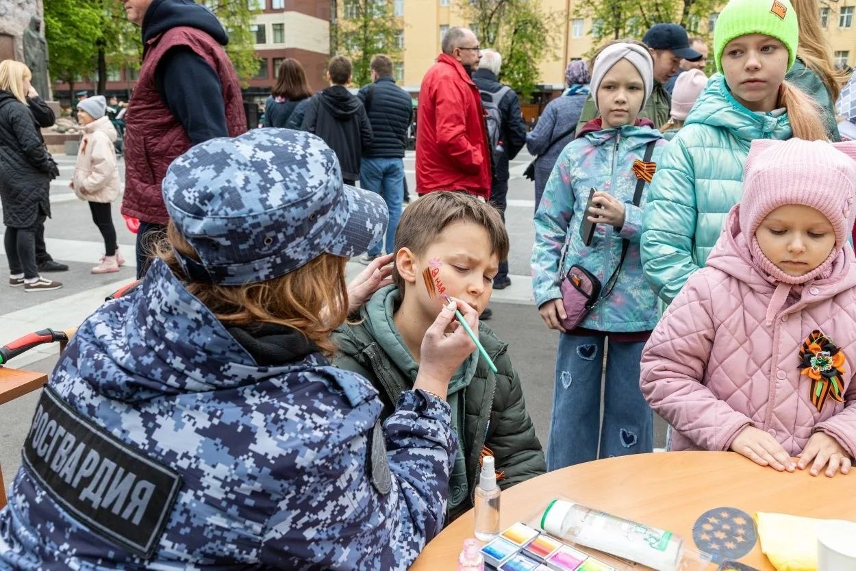Росгвардия провела праздник для детей и взрослых в честь Дня Победы в Москве