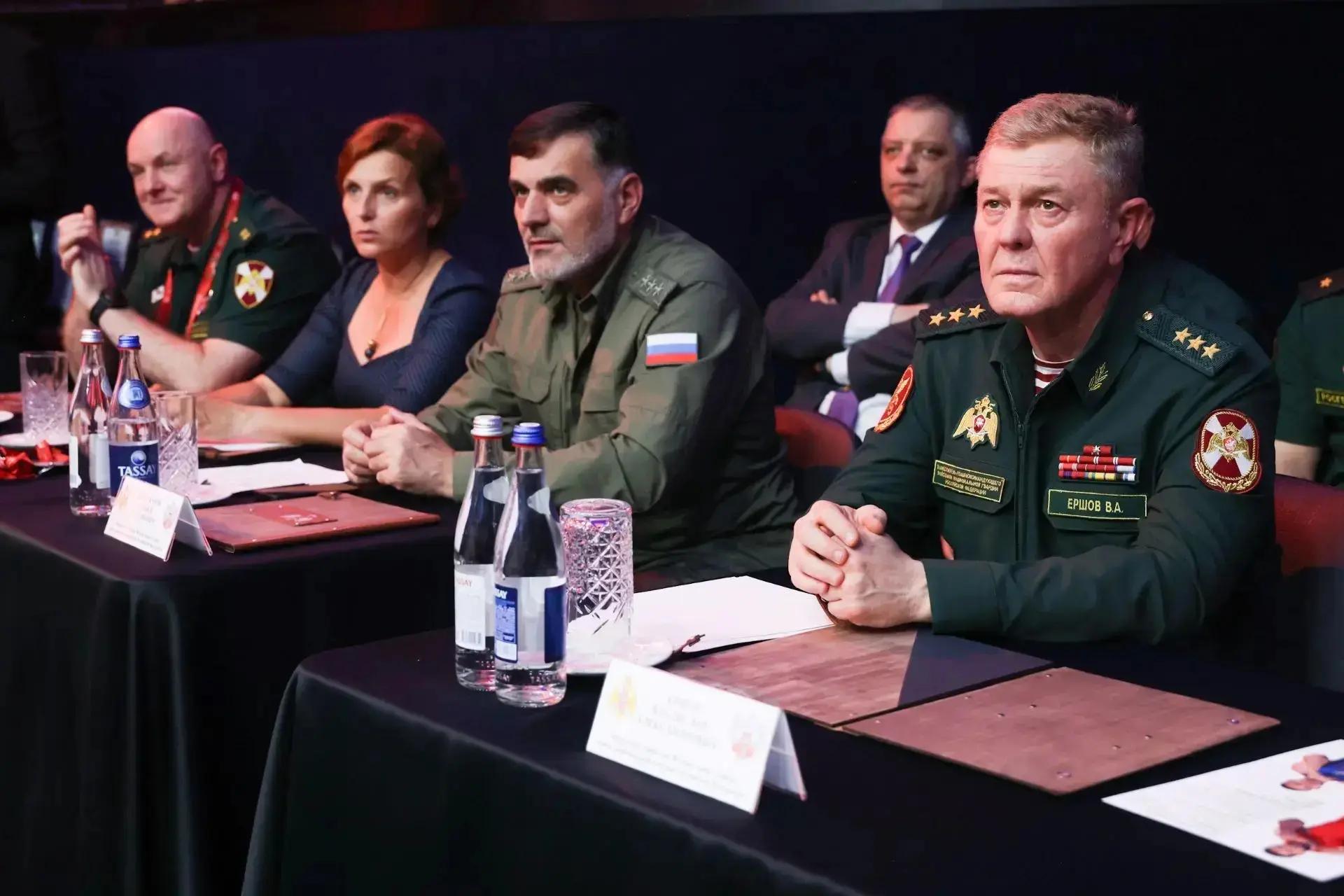 Замдиректора Росгвардии генерал-полковник Ершов вручил награды победителям чемпионата по боксу «10 лет Росгвардии»